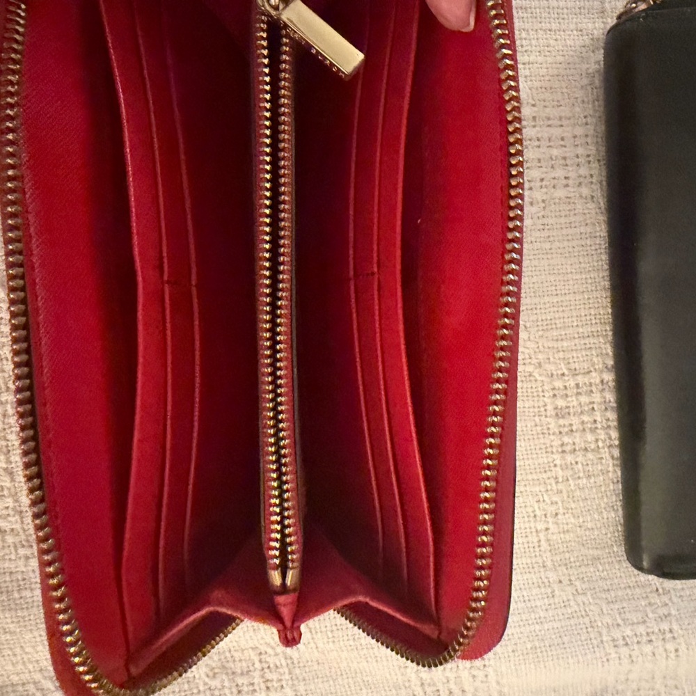 Tory Burch Red and Black Zip Wallet Duo - Picture 4 of 8